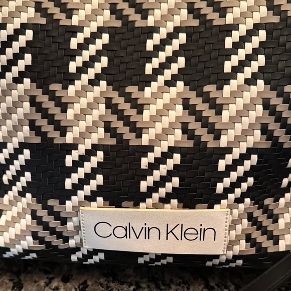 Calvin Klein woven Black taupe and White Chevron large Tote EUC - Picture 16 of 16
